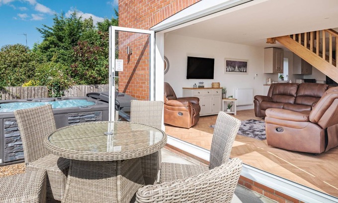 Skendleby Cottage | 3 bedroom accommodation in Skendleby, near Spilsby