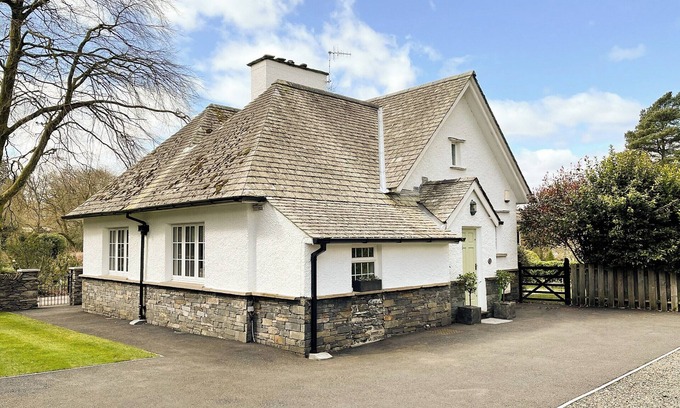 Windermere Cottage | 3 bedroom accommodation in Bowness-on-Windermere, near Windermere