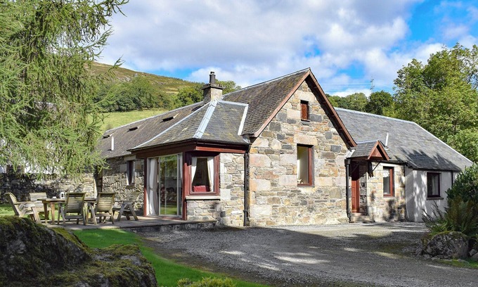 Aberfeldy Cottage | 3 bedroom accommodation in Keltneyburn, by Aberfeldy