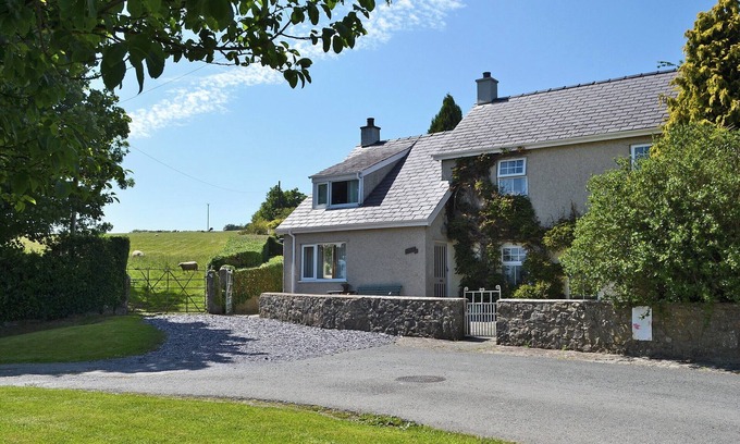 Beaumaris Cottage | 3 bedroom accommodation in Llangoed, near Beaumaris