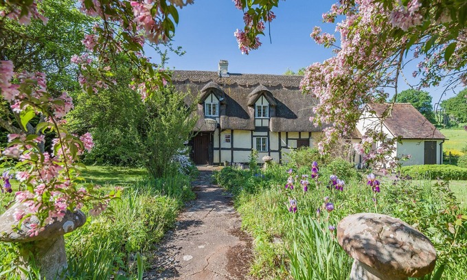 Callow End Cottage | 3 bedroom accommodation in Callow End, Worcester
