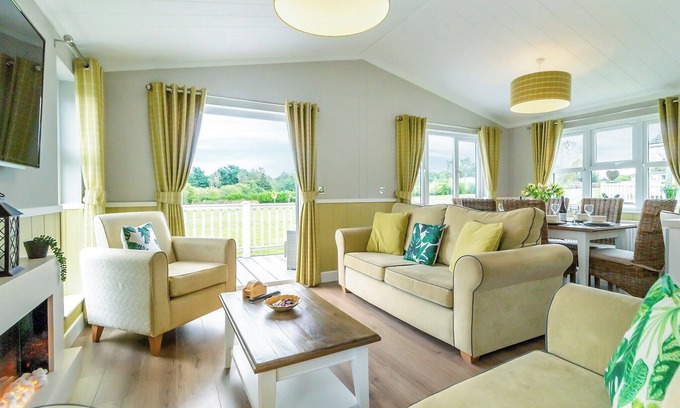 Dereham Ski Chalet | 3 bedroom accommodation in Beetley, Dereham