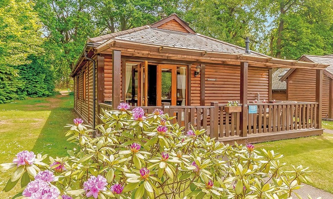 Tilford Ski Chalet | 3 bedroom accommodation in Tilford, Farnham