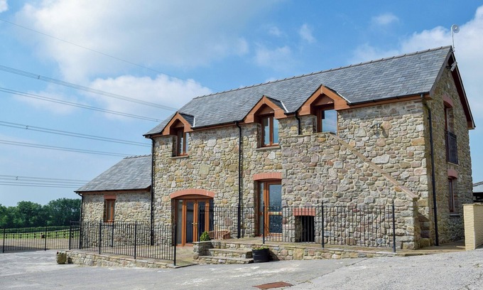 Whitland Cottage | 3 bedroom accommodation in Red Roses, near Whitland