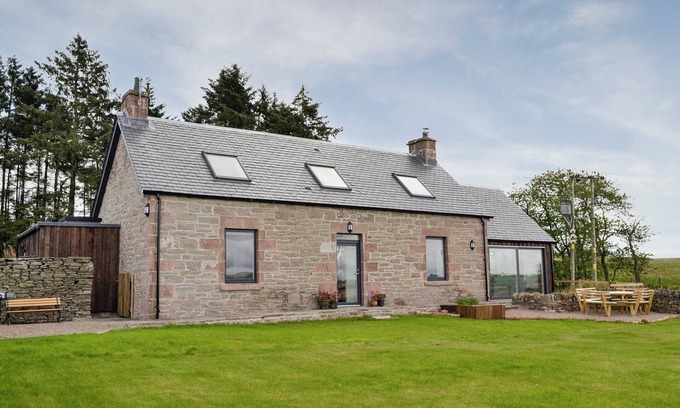Auchterhouse Cottage | 3 bedroom accommodation in Dundee