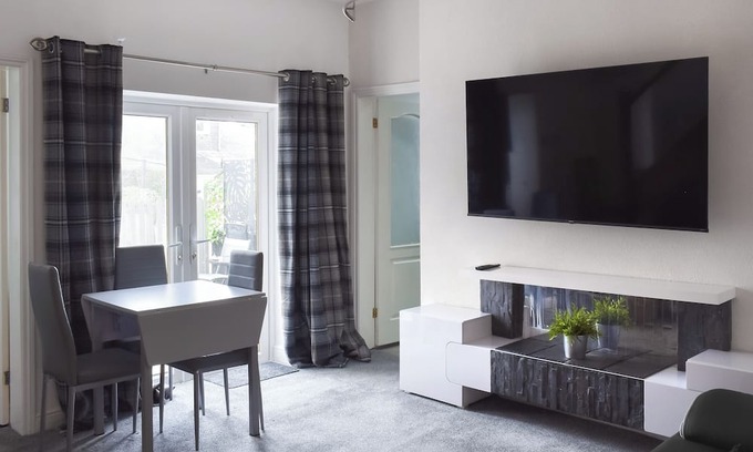 Girvan Cottage | 3 bedroom accommodation in Girvan