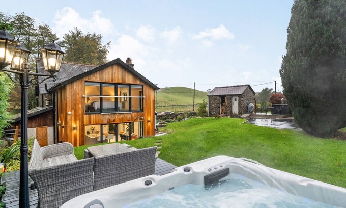 Kendal Cottage | 3 bedroom accommodation in Endmoor, Near Kendal