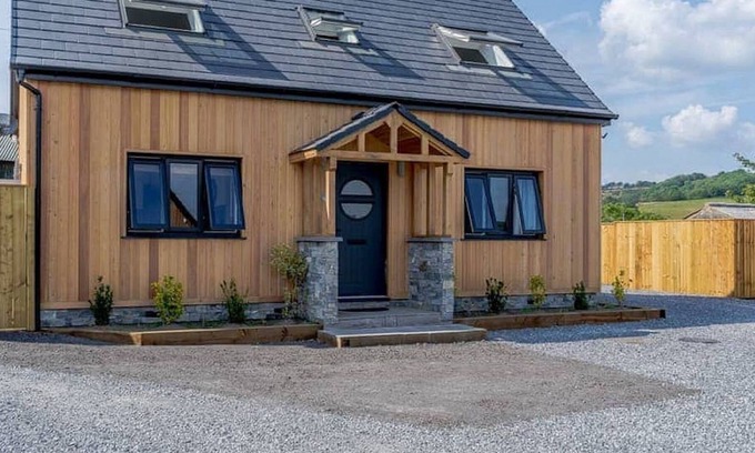 Carmarthen Cottage | 3 bedroom accommodation in Talog