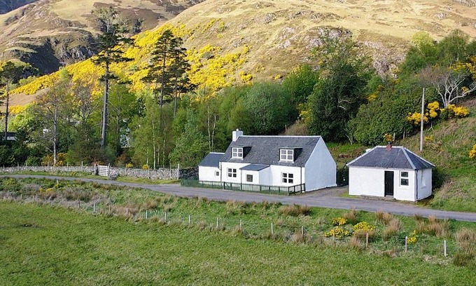 Arnisdale Cottage | 3 bedroom accommodation in Arnisdale, Kyle of Lochalsh