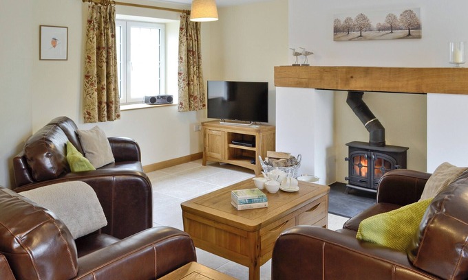 Frome Cottage | 3 bedroom accommodation in Spring Gardens, Frome