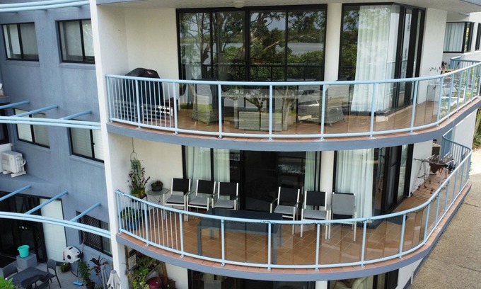 Maroochydore Apartment | 3 Bedroom Apartment right on Maroochydore River