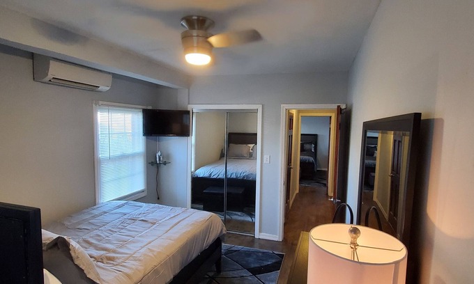 Queens House | 3 Bedroom Apartment. 5 min to JFK Airport. 30 min to Penn Station