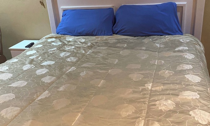 Gambier Apartment | 3-bedroom apartment in fantastic Nassau with Wi-Fi, AC