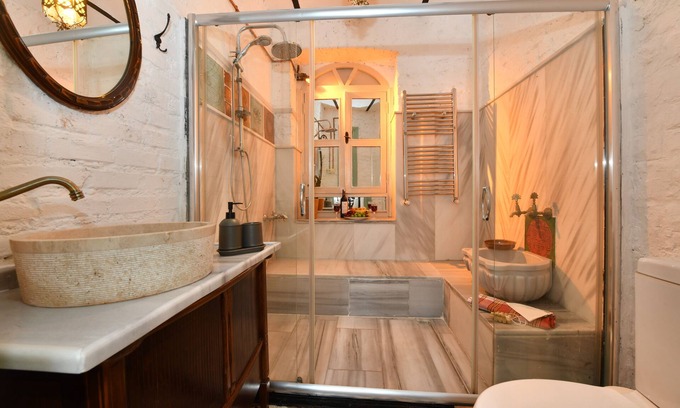 Taksim Apartment | 3-bedroom apartment with Turkish Hammam WiFi, AC