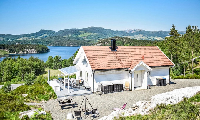 Vindafjord House | 3 bedroom awesome home in Skjold