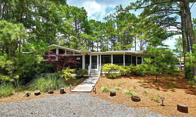 Bethany Beach House | 3 Bedroom Beach Cottage located in Middlesex Beach Community in Bethany with Private Beach access! Beach Town, Shopping, and Restaurants!