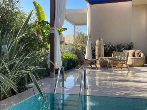 Jala Villa | 3-bedroom beach villa with a pool and private sauna in Green Coast Palase