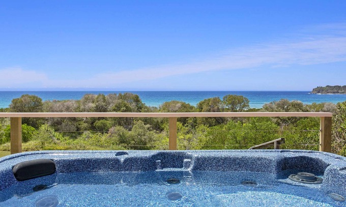 Kiama Downs House | 3 bedroom beachfront property - Stunning Ocean views - direct access to beach
