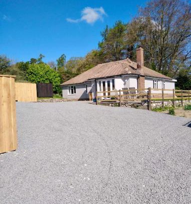 Llanrhaeadr-ym-Mochnant Apartment | 3 Bedroom Bungalow in Llanrhaeadr Ym