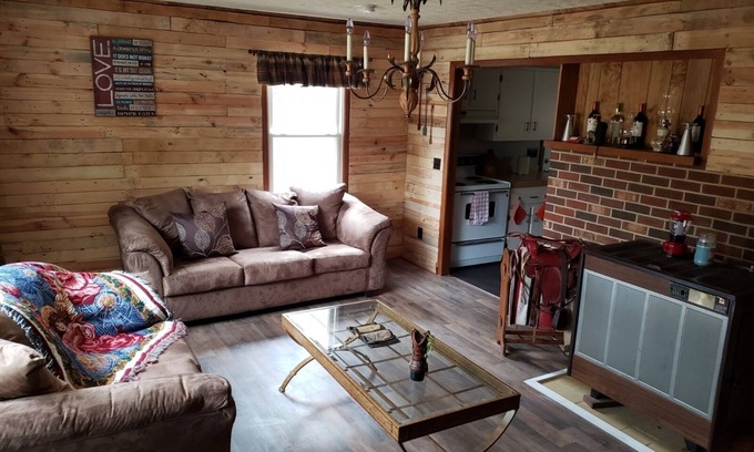 Boone House | 3 Bedroom Cabin, newly renovated.