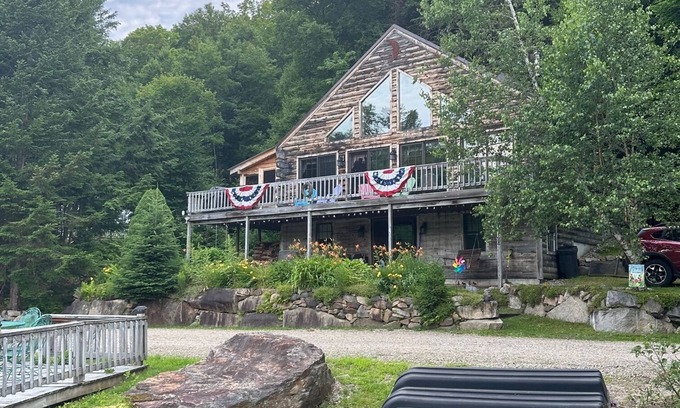 Stark Cabin | 3 Bedroom cabin on South Pond in Stark NH