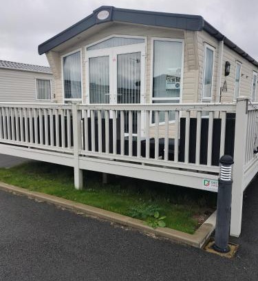 Rhyl Apartment | 3 bedroom caravan, Rhyl, Edi Rita, Robin Hood, Pet Friendly