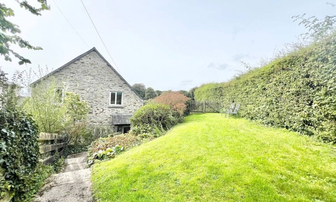 Loddiswell Apartment | 3 bedroom character property