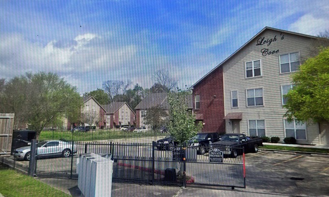 Highlands - Perkins Condo | 3-bedroom condo in pleasant Baton Rouge with swimming pool, fitness equip, WiFi