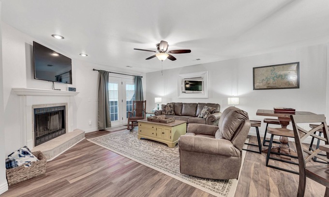 Table Rock Condo | 3-bedroom condo just a short walk to Lake Taneycomo, Branson, MO