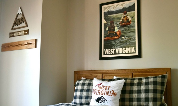 Davis House | ๐ถ 3 Bedroom Condo ๐ถ Minutes From Blackwater Falls and Canaan Valley Resort ๐ฟ