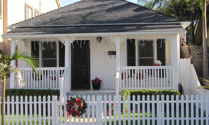 Huntington Beach Cottage | 3-BEDROOM COTTAGE in SURF CITY USA Huntington Beach CA 2 BLOCKS TO BEACH&5 PIER