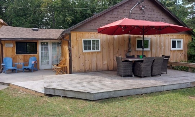 Sauble Beach Cottage | 3 Bedroom Cottage Backs on to Sauble Beach