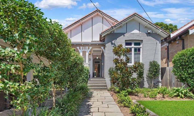 Cremorne House | 3 Bedroom Cottage in the heart of Cremorne!