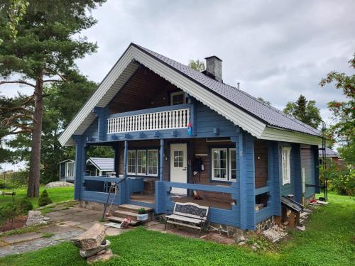 Vaasa House | 3 Bedroom Cottage with Sauna by the Sea