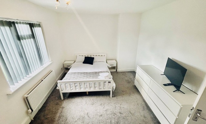 Warmsworth House | 3 Bedroom Deluxe Home In Doncaster