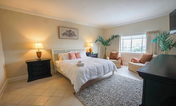 Holiday Isle House | 3 Bedroom Destin Condo | Pool | Private Beach