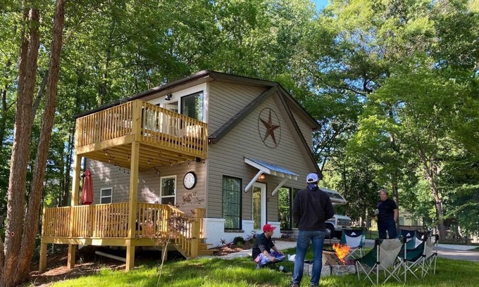 Harbor House House | 3 Bedroom Direct Waterfront Cottage
