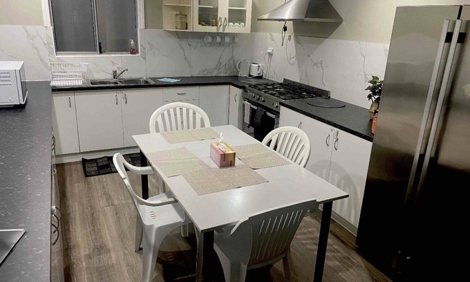 Piccadilly Cottage | 3 bedroom English cottage with open fire place
