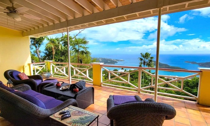 Estate Elizabeth House | 3 Bedroom Ensuite with Endless Views Overlooking the Harbor at Reel Paradise View