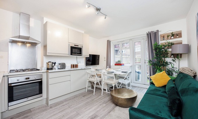 Hoxton Apartment | 3 Bedroom Flat near Old Street