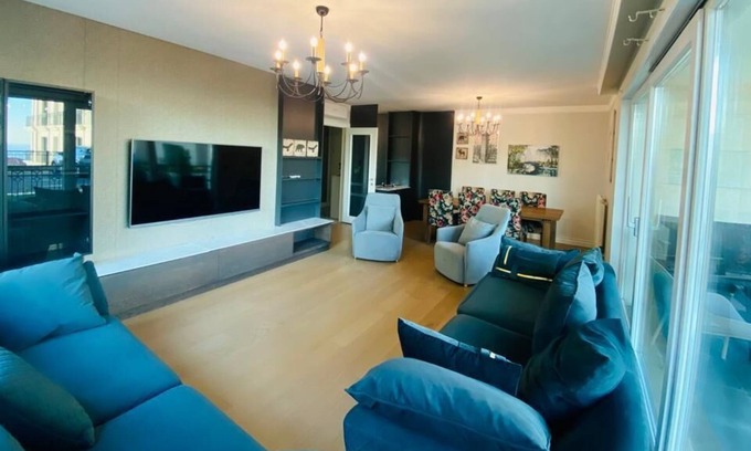 Beylikduzu Apartment | 3 bedroom flat with private garden/balcony
