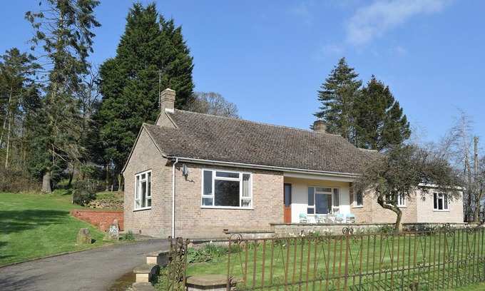 Culworth Cottage | 3 bedroom accommodation in near Chipping Warden