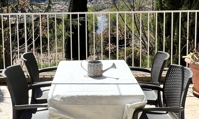 Cessenon-sur-Orb Apartment | 3-bedroom gîte with swimming pool and view of the Orb valley