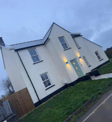Sageston House | 3 Bedroom Holiday home with Hot Tub