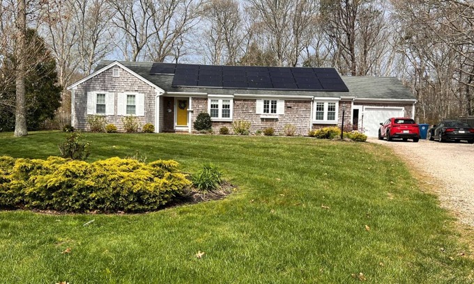 Teaticket House | 3 Bedroom Home 1.5 mile to beaches, downtown Falmouth & 3 miles to golf