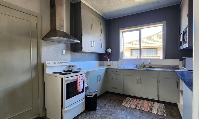 Westport House | 3 Bedroom Home - Ideal for Groups and Families!