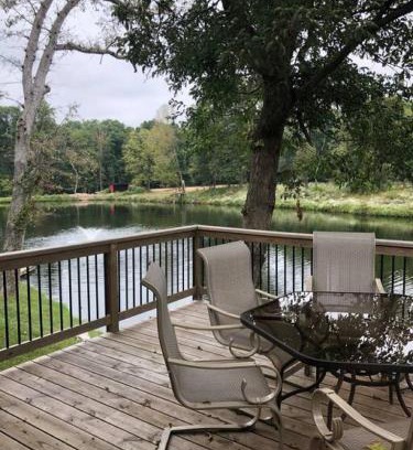 Collinsville House | 3 Bedroom Home - Lake Views on 3 Sides