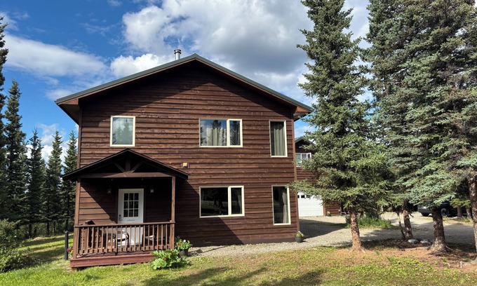 Healy House | 3 Bedroom Home with Fantastic Views Near Denali NP