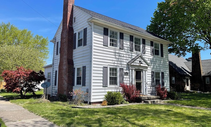 Marion House | 3-bedroom house 2 blocks from MGH on wonderful family-friendly street!