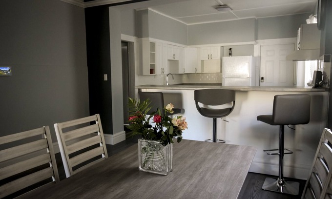 London House | 3 bedroom house, fenced back yard , Near river DT